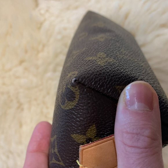 Louis Vuitton Cosmetics Pouch - Picture 7 of 10